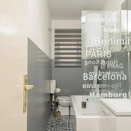 شقة Modern Near With Sea View Terrace And Lounge Area