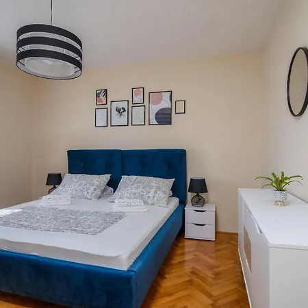Modern Near With Sea View Terrace And Lounge Area شقة