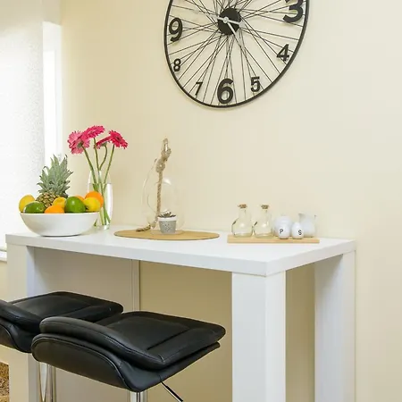 شقة Modern Near With Sea View Terrace And Lounge Area